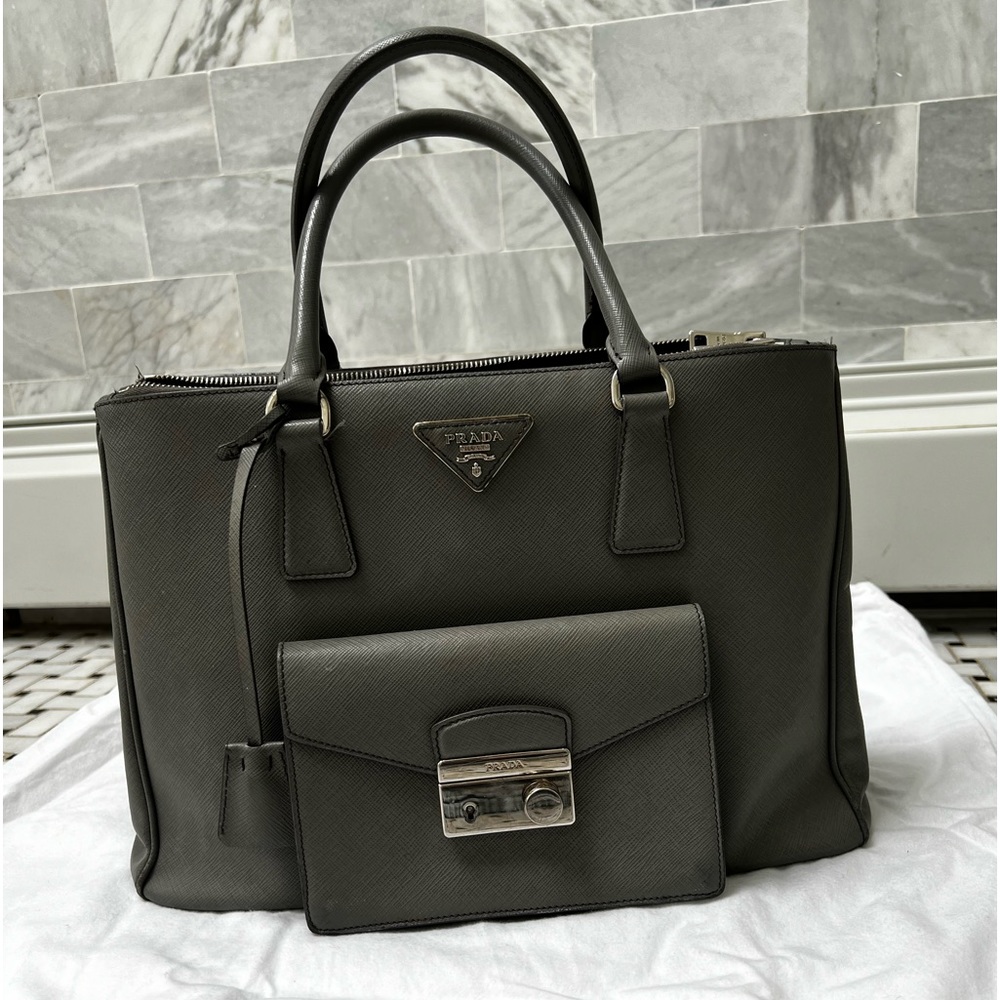 Front pocket double zip Saffiano Tote medium in Gray